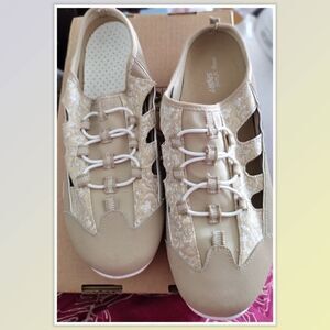 EASY STREET SPORT Tan Leather Slip On Sneakers Size 11M